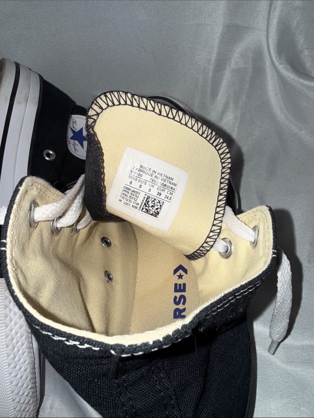 Converse Black and White High Top  Chuck Taylor shoes- women size 8 - Picture 7 of 7